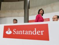 La presidenta de Santander, Ana Botín; junto al consejero delegado de la entidad, José Antonio Álvarez; y Rami Aboukhair, director general de Santander España.