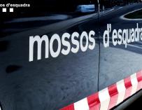 Denunciado un conductor que intentó atropellar a dos mossos y causó un accidente en Canovelles