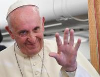 El Papa habla con los periodistas en el vuelo de regreso a Roma desde Azerbaiyán