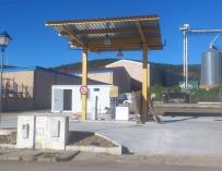 Abre en Higuera de la Sierra una gasolinera 'low cost', que al no tener personal ofrece combustible más barato