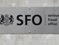 Imagen de un letrero de Oficina Antifraude británica. /Sfo.gov.uk