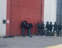 Agentes de la Guardia Civil participan en la operación 'Mocy' en Granada.