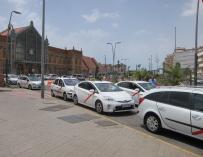 Taxis frente a la Estación Intermodal