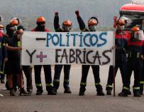 Trabajadores de Alcoa protestan por el cierre de la planta de Lugo.
