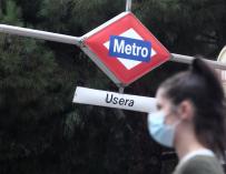 Una persona sale del metro del distrito de Usera, Madrid (España), a 18 de septiembre de 2020.