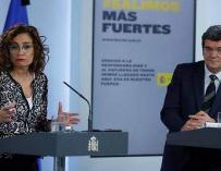 El ministro de Seguridad Social, José Luis Escrivá, junto a la ministra de Hacienda