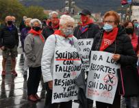 Varios pensionistas vascos se concentran en una de sus protestas habituales contra su precariedad.