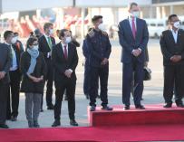 El Rey Felipe VI, a su llegada a Bolivia, junto a Pablo Iglesias, que forma parte de la delegación.