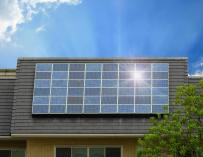 Con la instalación de paneles solares se puede ahorrar hasta un 50% en la factura eléctrica.