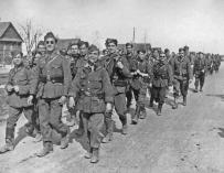 Reemplazos para la División Azul. Voluntarios españoles marchan hacia sus destinos.