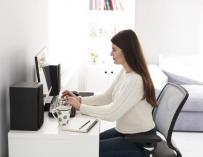 Un espacio de trabajo adecuado es otro de los factores determinantes para trabajar desde casa de manera óptima.