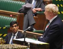 El ministro de Economía británico, Rishi Sunak, y el primer ministro, Boris Johnson