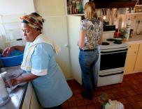 Trabajo hará una campaña informativa para garantizar que las empleadas del hogar perciben el SMI