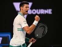 El tenista serbio Novak Djokovic celebra un punto en un partido del Open de Australia.