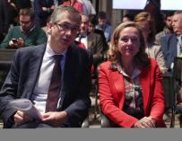 El gobernador del Banco de España, Pablo Hernández de Cos y la ministra de Economía, Nadia Calviño