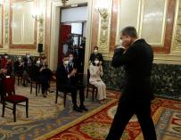 Pablo Iglesias, en el momento en el que no ha aplaudido a Felipe VI tras su discurso por el 23-F