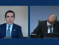 El presidente de BBVA, Carlos Torres (izq) , y el consejero delegado, Onur Genç (dcha), en la presentación de resultados de 2020.