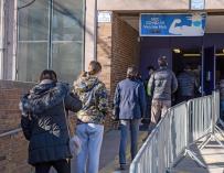 10 January 2021, US, New York: People enter the NYC Health Department Vaccine Hub in Queens to get the coronaviurs (COVID-19) vaccine. Photo: Ron Adar/SOPA Images via ZUMA Wire/dpa Ron Adar / SOPA Images via ZUMA Wi / DPA (Foto de ARCHIVO) 10/1/2021 ONLY FOR USE IN SPAIN