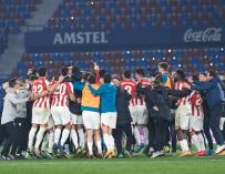 Los jugadores del Athletic Club de Bilbao celebran su pase a la final de Copa del Rey de 2021.