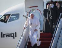El Papa Francisco I llega al aeropuerto internacional de Erbil antes de reunirse con el segundo presidente de la región autónoma del Kurdistán, Nechirvan Barzani.