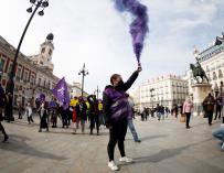 Concentración convocada por el Sindicato de Estudiantes y la asociación Libres y Combativas, por el Día de la Mujer hoy lunes en la Puerta del Sol de Madrid.