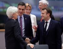 El presidente del Gobierno, Pedro Sánchez, junto al presidente francés Enmanuel Macron y la presidenta del BCE, Christine Lagarde