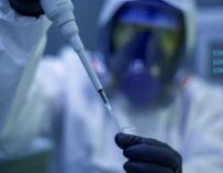 AstraZeneca sortea la crisis de la vacuna en bolsa con el sector lejos de máximos