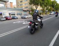 Señales de limitación a 30 km/h pintadas en la calzada en Bilbao