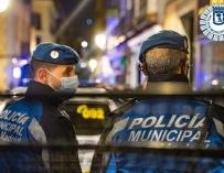 Agentes de Policía Municipal de Madrid desalojan fiestas