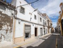 Fachada de la viviendade la calle Durango en El Puerto de Santa María
