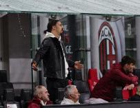 Zlatan Ibrahimovic en el banquillo