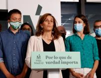 La candidata de Más Madrid en las elecciones a la Comunidad de Madrid, Mónica García (c), valora los resultados electorales en la sede del partido en la capital.