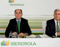 The president of Iberdrola, Ignacio Sánchez Galán, and the general director of the electric company's business, Francisco Martínez Córcoles