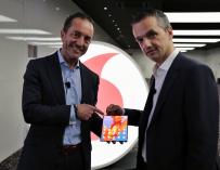 Ismael Asenjo (derecha) en la presentación del 5G en España de Vodafone