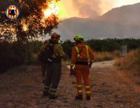 Bomberos del Consorcio Provincial de Valencia en un incendio forestal en Rafelguaraf (Valencia).