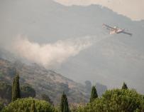 avión extingue fuego en reserva monte catillo