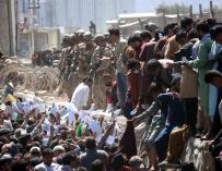 Las explosiones tuvieron lugar mientras miles de personas trataban entre empujones de acceder a alguno de los vuelos de evacuación desde la toma de la capital afgana.