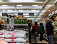 Gente comprando en un supermercado AGENCIA RAW (Foto de ARCHIVO) 15/2/2021