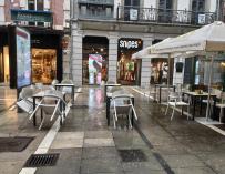 Terrazas vacias por la lluvia en las calles de Oviedo
EUROPA PRESS
  (Foto de ARCHIVO)
17/6/2021