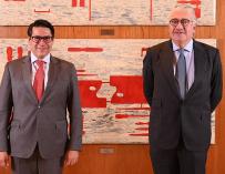 El vicepresidente del BEI, Ricardo Mourinho Félix y José Bogas, consejero delegado de Endesa.
ENDESA
12/11/2021