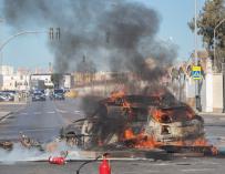 Piquetes y fogatas durante la segunda jornada de la huelga del metal de Cádiz