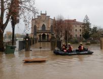 Calles inundadas en los alrededores del puente de la Magdalena por el desbordamiento del río Arga en Pamplona