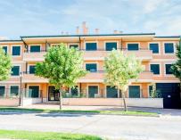 Flats with up to three bedrooms in Segovia.