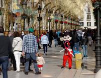 Malagueños, turistas y visitantes llenan las calles de Málaga en un domingo de Navidad con los comercios abiertos y temperaturas de 20 grados  a 26 de diciembre de 2021 en Málaga, Andalucía.
Álex Zea / Europa Press
26/12/2021