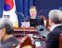 22 February 2022, South Korea, Seoul: South Korean President Moon Jae-in (C) presides over a Cabinet meeting at the presidential office in Seoul. Photo: -/YNA/dpa 22/2/2022 ONLY FOR USE IN SPAIN