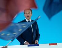 Emmanuel Macron celebra los resultados que le dan como ganador de la primera vuelta de las elecciones francesas.