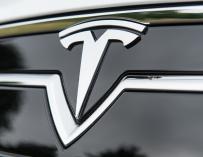 Tesla presenta resultados trimestrales por encima de lo previsto.