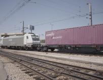 Renfe Mercancias tren contenedores locomotora 252