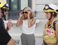 Yolanda Díaz con bomberos