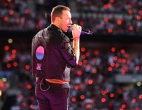 12 August 2022, United Kingdom, London: Chris Martin, the lead singer of Coldplay, performs on stage at Wembley Stadium in north London during the "Music of the Spheres" tour. Photo: Suzan Moore/PA Wire/dpa 12/8/2022 ONLY FOR USE IN SPAIN